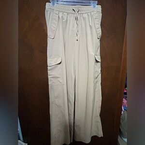 Wide leg women’s Tan Cargo Pants oversized small lightweight